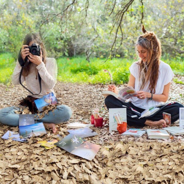 אישה ביער - לכתוב ולצלם אותך בטבע שלך